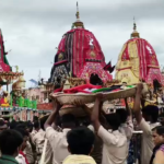 ଆଜି ଶ୍ରୀ ଜୀଉ ମାନେ ରାଜ ରାଜେଶ୍ୱର ବେଶ /ବଡ଼ ତଡ଼ାଇ ବେଶରେ ରଥ ଉପରେ ଶ୍ରଦ୍ଧାଳୁ ମାନଙ୍କୁ ଦର୍ଶନ ଦେଉଛନ୍ତି।