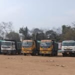 ଭାରି ଯାନ ଉପରେ ପ୍ରଶାସନ ର ଚଢାଉ ୧୨ ହାଇବା ଜବତ।