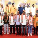 ନିର୍ବାଚନମଣ୍ଡଳୀର ବରିଷ୍ଠ ନେତାମାନେ ସେମାନଙ୍କ ସମର୍ଥକମାନଙ୍କ ସହିତ ଭୁବନେଶ୍ୱରରେ ବିଜେପିରେ ଯୋଗଦାନ