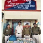 ରେଳଷ୍ଟେସନରୁ ଲକ୍ଷାଧିକ ଟଙ୍କା ସହ ବିଦେଶୀ ମୁଦ୍ରା ଜବତ, ଆସାମୀ ଫେରାର