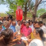 ଜିଲ୍ଲା କଂଗ୍ରେସ ପକ୍ଷରୁ ରନ୍ଧନଗ୍ୟାସ ଦରବୃଦ୍ଧି ଏବଂ ସାଙ୍ଘାତିକ ଅଭାବ ପ୍ରତିବାଦରେ ବିକ୍ଷୋଭ