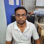 ଭିଜିଲାନ୍ସ ଜାଲରେ ବରିଷ୍ଠ କିରାଣୀ ସରୋଜ କୁମାର ସାହୁ ଗିରଫ ହୋଇ ଜେଲ ଗଲା ।