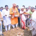 କଟକ CRRIରେ ଅକ୍ଷିମୁଠି ଅନୁକୂଳ କରି ଚାଷୀଙ୍କୁ ଶୁଭେଚ୍ଛା ଜଣାଇଲେ ମୁଖ୍ୟମନ୍ତ୍ରୀ