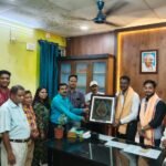 ବରଗଡ଼ ଜିଲ୍ଲା ସୂଚନା ଓ ଲୋକସମ୍ପର୍କ ଅଧିକାରୀ ପ୍ରହଲ୍ଲାଦ ଖୋସ୍ଲାଙ୍କୁ ବିଦାୟ କାଳୀନ ସମ୍ବର୍ଦ୍ଧନା